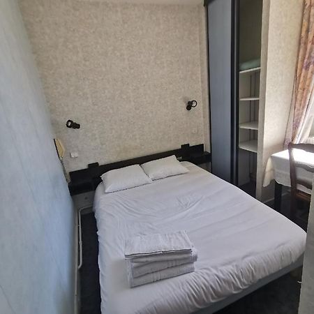 Hotel Le Tourisme 埃姆布能 外观 照片
