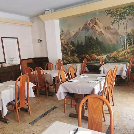 Hotel Le Tourisme 埃姆布能 外观 照片