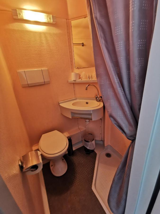 Hotel Le Tourisme 埃姆布能 外观 照片