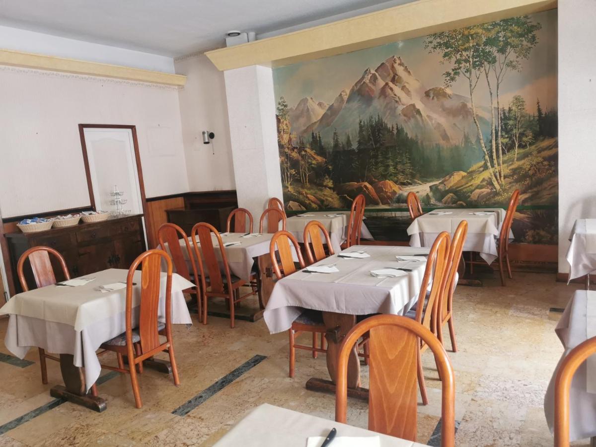 Hotel Le Tourisme 埃姆布能 外观 照片