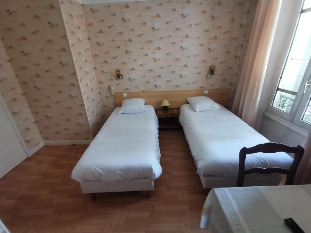 Hotel Le Tourisme 埃姆布能 外观 照片